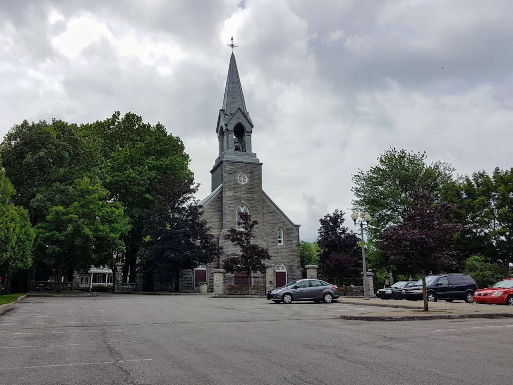 Paroisse Catholique St-François de Sales | 7070 Boulevard des Mille-Îles, Laval, QC H7A 4B3, Canada | Phone: (450) 666-3563