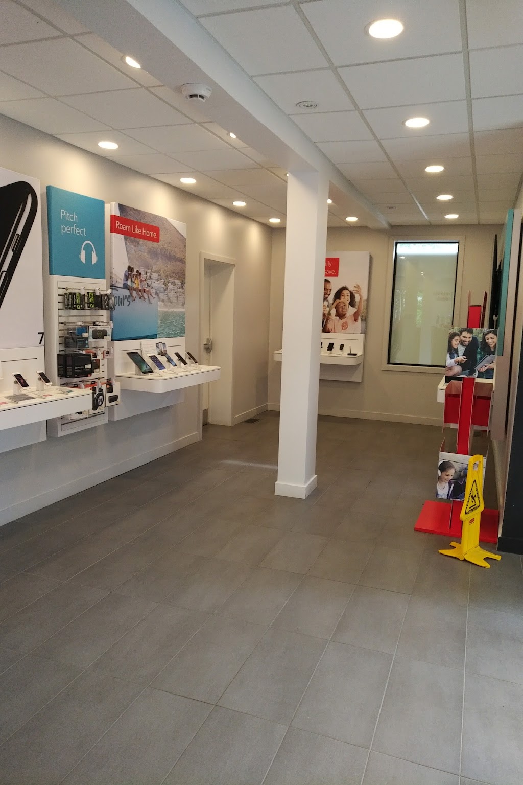 Rogers | 680 Bronson Ave, Ottawa, ON K1S 4E9, Canada | Phone: (613) 238-7533