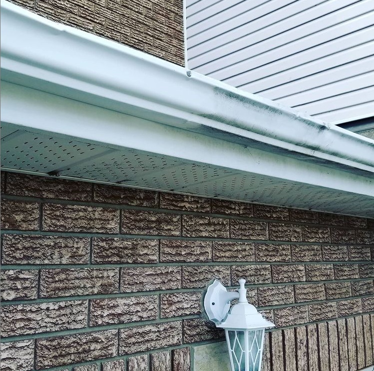 Diamond Windows & Eaves | 150 Katimavik Rd, Kanata, ON K2L 2N2, Canada | Phone: (613) 879-1602