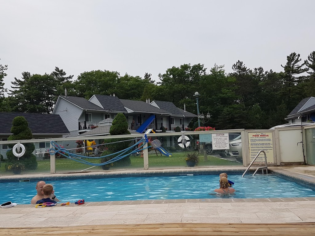 Luau Resort | 231 Mosley St, Wasaga Beach, ON L9Z 1A3, Canada | Phone: (866) 429-0283