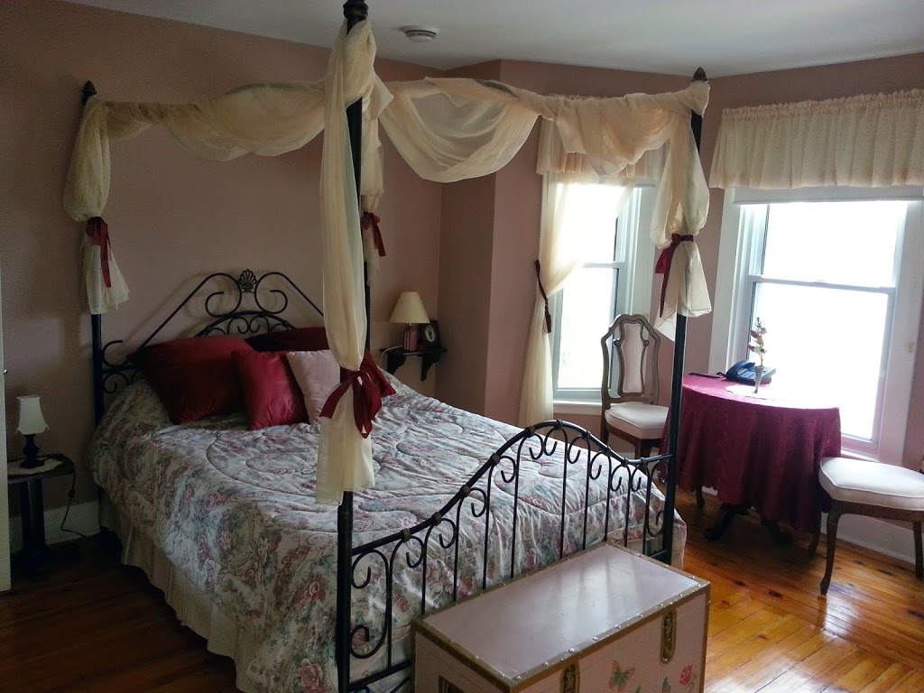 Gîte Aux Rêves dAntan | 595 Rue Richelieu, Saint-Marc-sur-Richelieu, QC J0L 2E0, Canada | Phone: (450) 709-0900