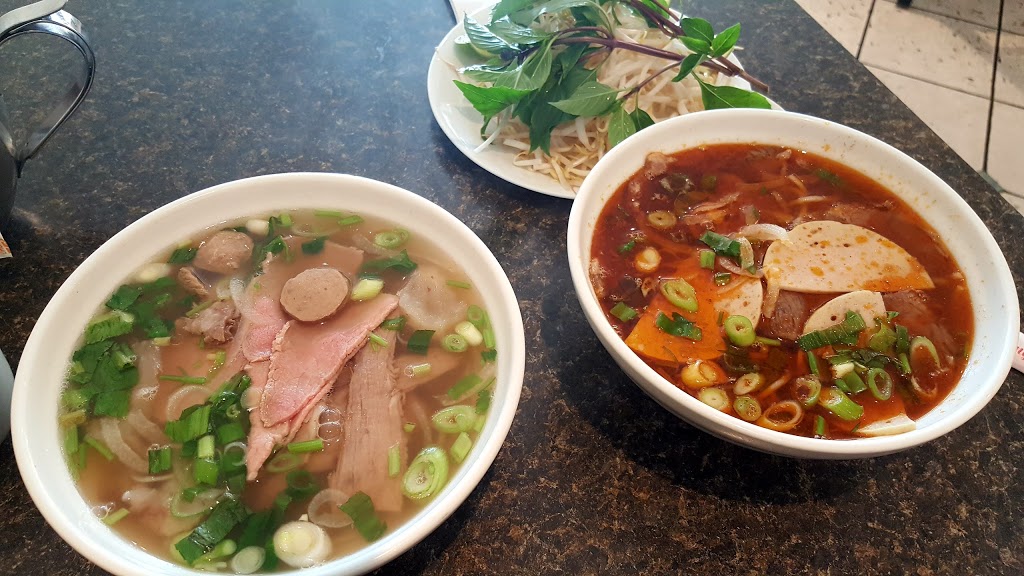 Pho Nguyen Hoang | 510 Wyandotte St W, Windsor, ON N9A 5X6, Canada | Phone: (519) 977-0852