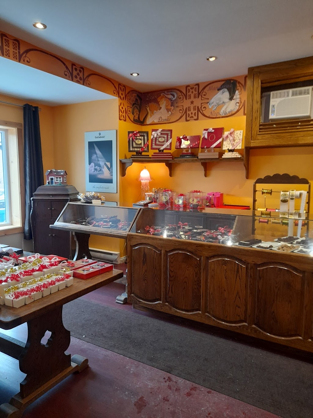 Chocolaterie Belge Muriel | 8 Rue Principale N, Sutton, QC J0E 2K0, Canada | Phone: (450) 538-0139