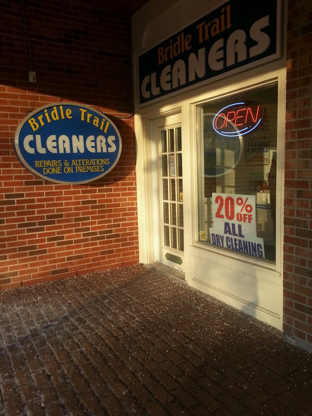 Bridle Trail Cleaners | 33 The Bridle Trail, Unionville, ON L3R 4E7, Canada | Phone: (905) 305-6771