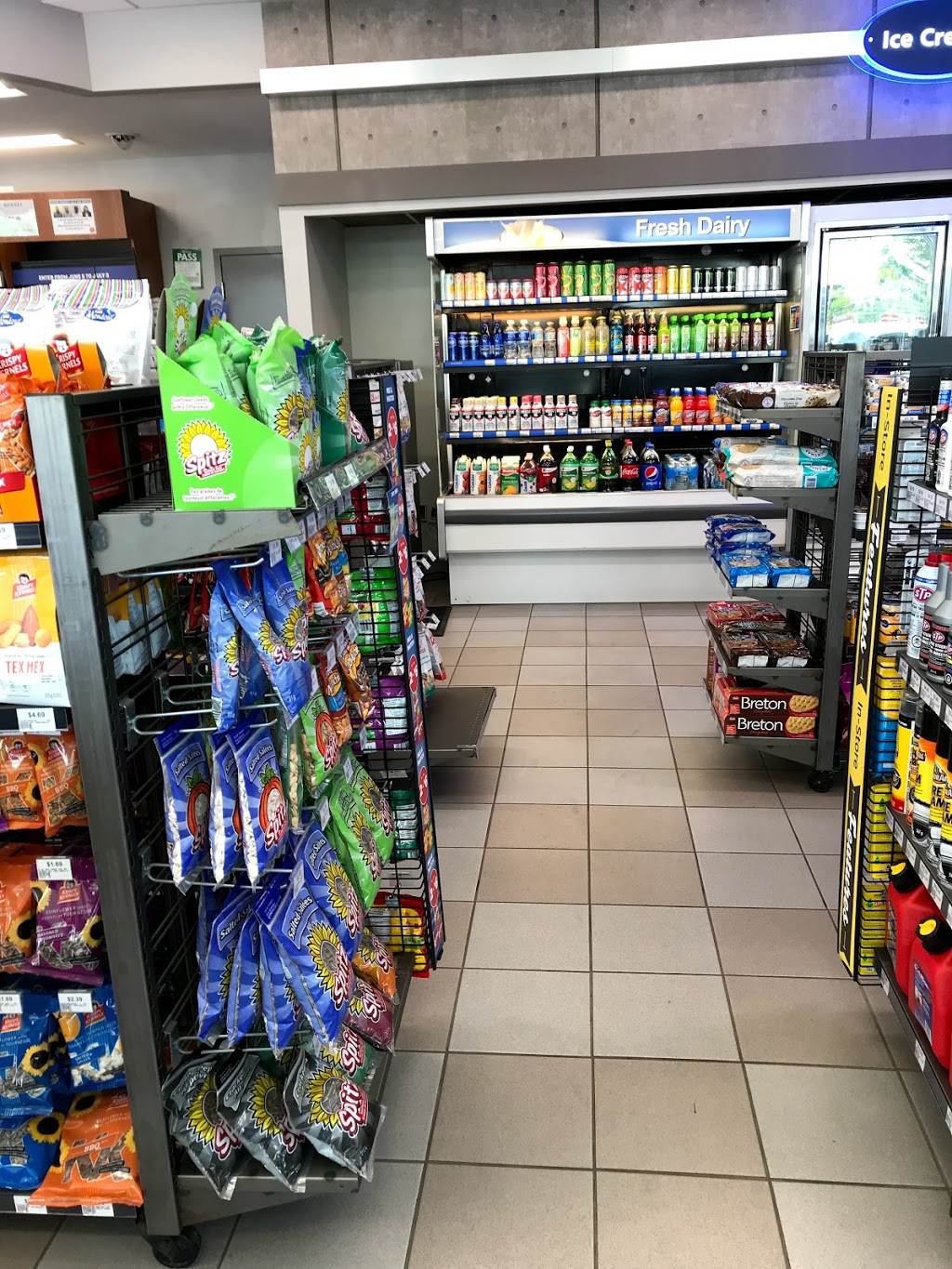 Circle K | 2370 Lawrence Ave E, Scarborough, ON M1P 2R5, Canada | Phone: (416) 751-2541