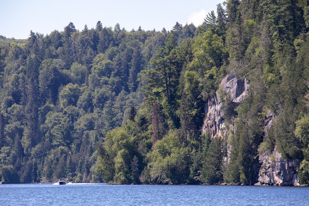 Le Repos du Guerrier | 863 Chem. du Lac des Cornes, Chute-Saint-Philippe, QC J0W 1A0, Canada | Phone: (514) 220-5682