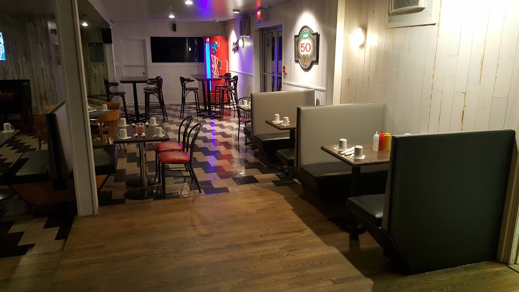 Resto pub pizzeria | 78 Rue Angus N, East Angus, QC J0B 1R0, Canada | Phone: (819) 832-3434