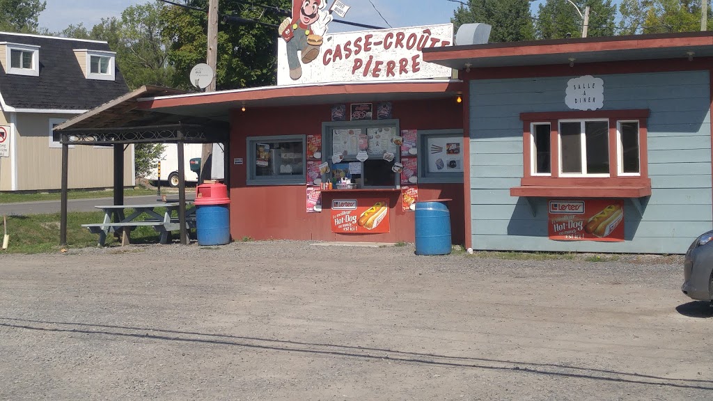 Casse Croute Pierre | 107 Montée du Lac, Plage-Saint-François, QC J0S, Canada