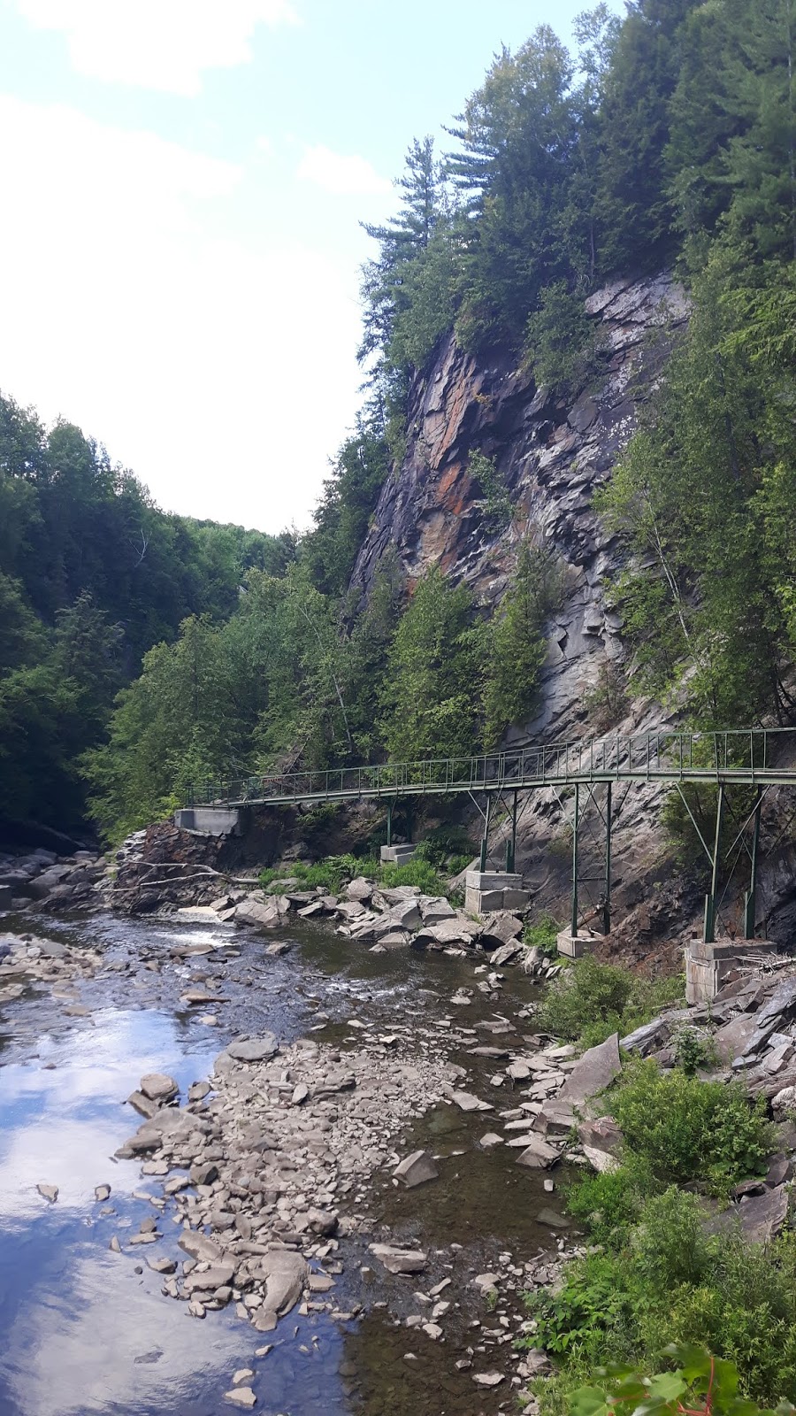 LE PARC DE LA GORGE DE COATICOOK | 400 Rue Saint-Marc, Coaticook, QC J1A 2R9, Canada | Phone: (888) 524-6743