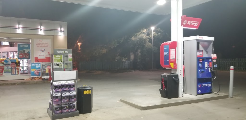 Esso | 1500 Avenue de Grand-Mère, Grand-Mère, QC G9T 2K1, Canada | Phone: (819) 533-4777