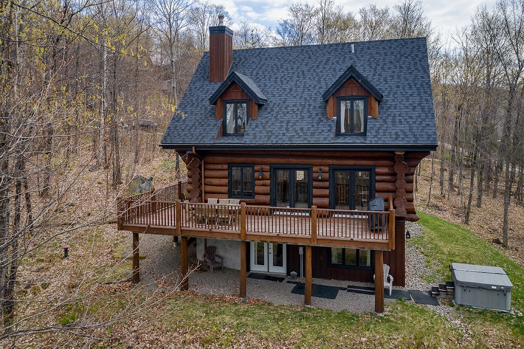 Cote Nord Tremblant Chalet 12 | 210 Chem. Des Ecorces, Lac-Supérieur, QC J0T 1P0, Canada | Phone: (888) 624-6097