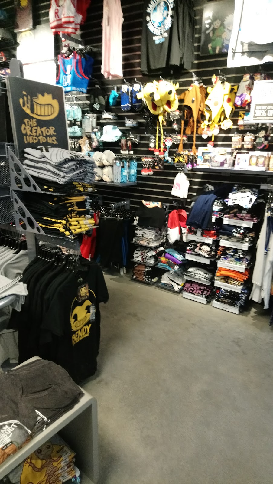 Hot Topic | 8555 Campeau Dr #735, Kanata, ON K2T 1B7, Canada | Phone: (613) 435-6971