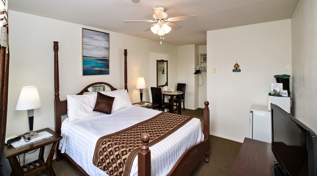 Empire Motel | 3495 Skaha Lake Rd, Penticton, BC V2A 6G6, Canada | Phone: (250) 493-2323