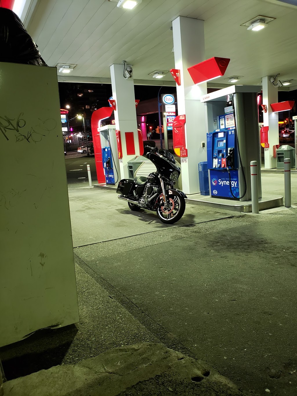 ESSO Smart Stop 37878 | 3965 North Rd, Burnaby, BC V3J 1S2, Canada | Phone: (604) 422-8495