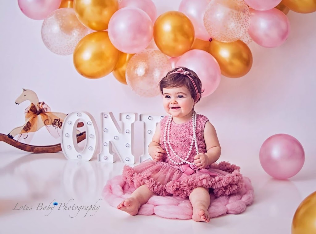 Lotus Baby Photography | 1045 Meadow Ln, Newmarket, ON L3Y 7E4, Canada | Phone: (647) 291-1400