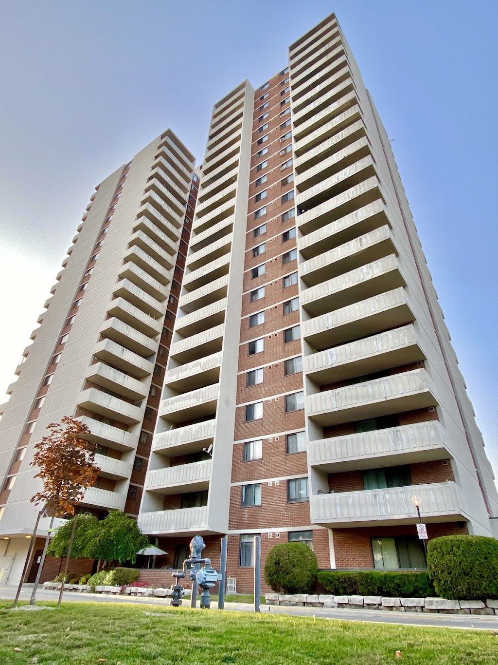 30 Hillburn Apartments | 30 Burnhill Rd, Scarborough, ON M1L 4R3, Canada | Phone: (416) 690-1322