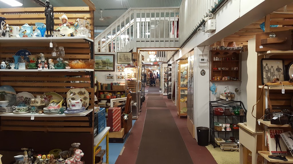 The Freelton Antique Mall | 248 Freelton Rd, Freelton, ON L8B 0Z5, Canada | Phone: (905) 659-0948