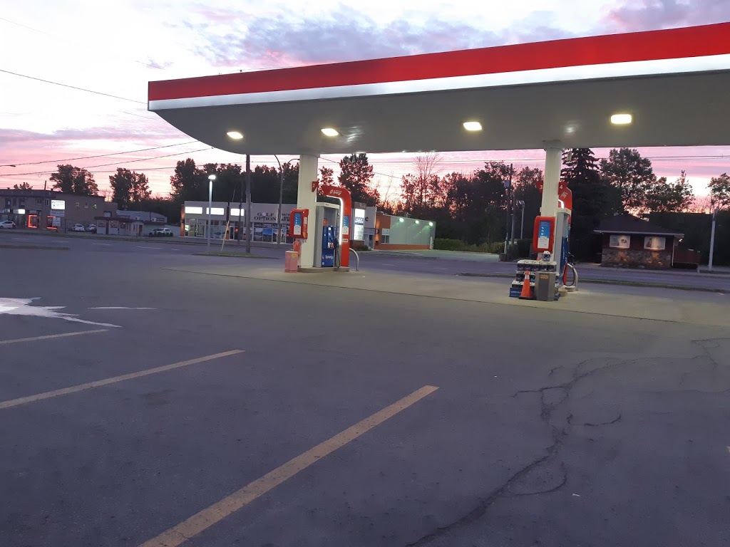 Esso | 225 Boulevard Curé-Labelle, Laval, QC H7L 0J3, Canada | Phone: (450) 625-2149