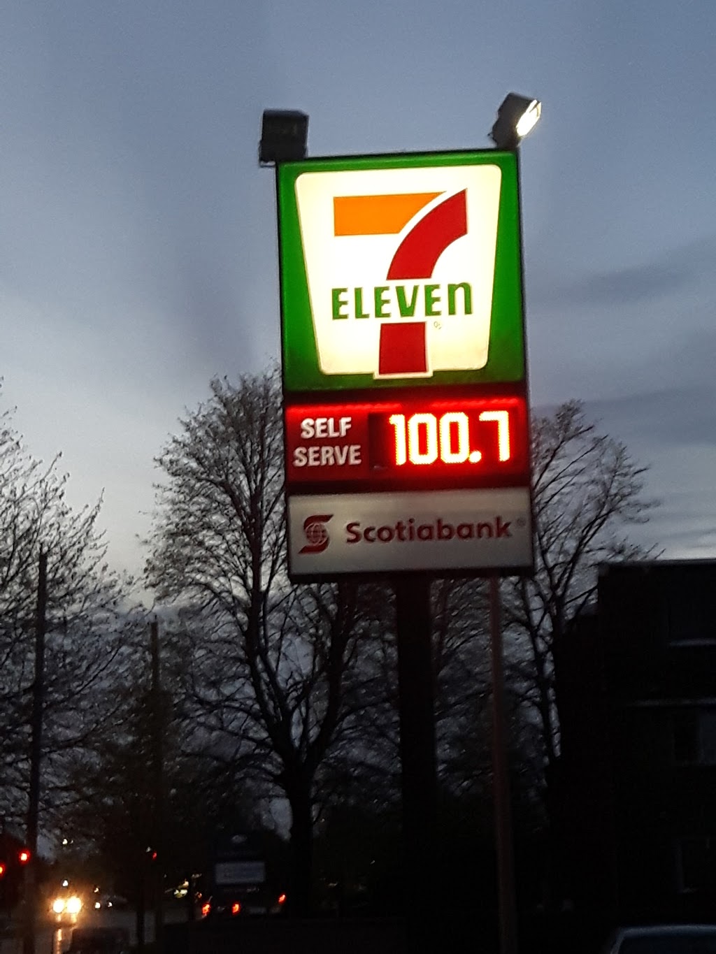 7-Eleven | 314 316 Lake St, St. Catharines, ON L2N 4H4, Canada | Phone: (905) 934-5885