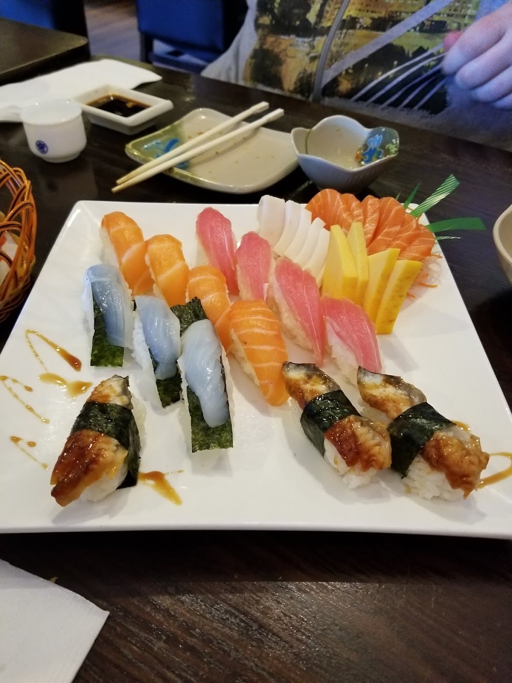 Mika Sushi | 575 River Glen Blvd, Oakville, ON L6H 6X6, Canada | Phone: (905) 257-1288