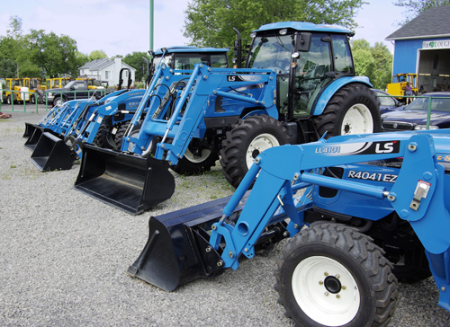 B & G Loughlin Tractors | 1748 County Rd 1, Mountain, ON K0E 1S0, Canada | Phone: (613) 989-2636