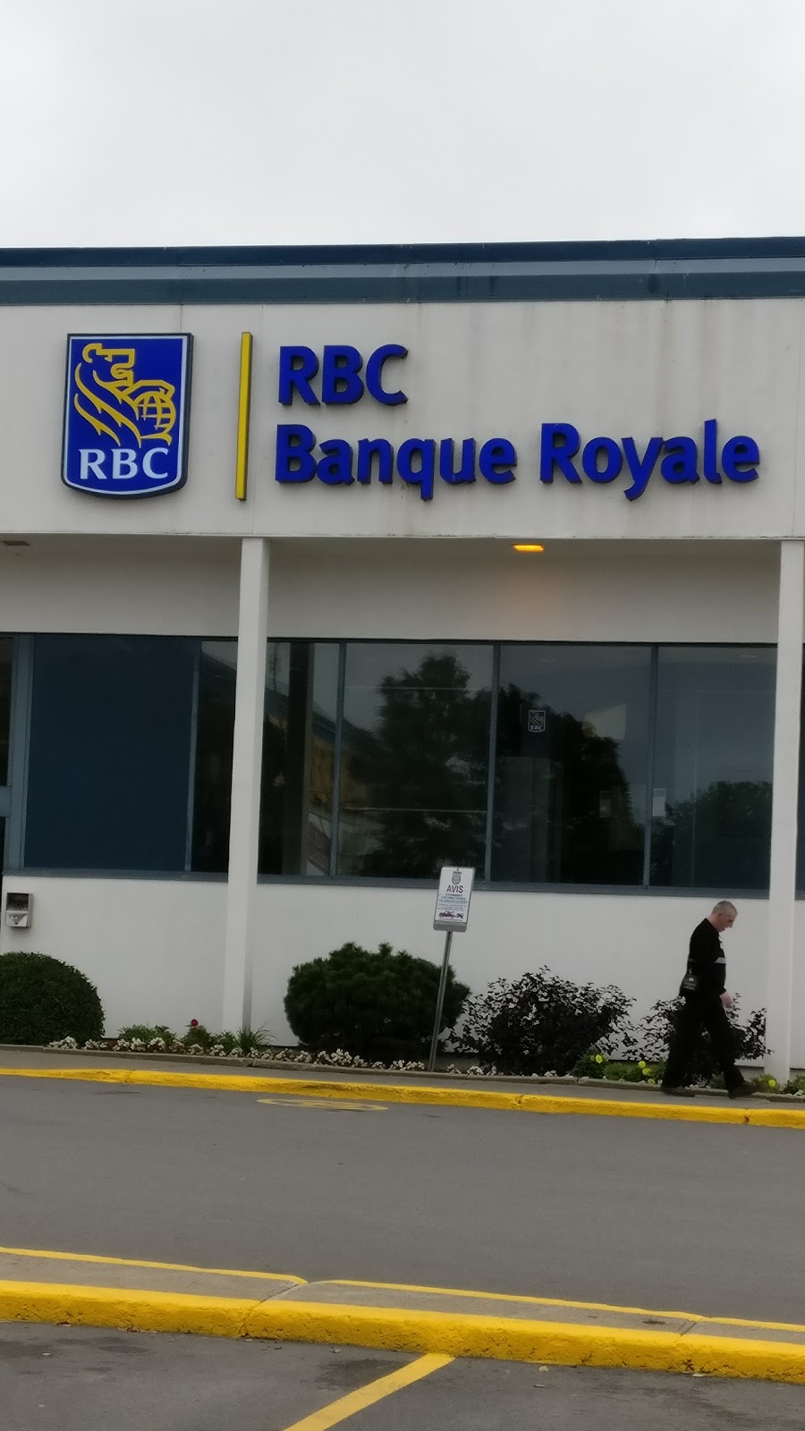 RBC Royal Bank | 965 Boulevard Curé-Labelle, Laval, QC H7V 2V7, Canada | Phone: (450) 686-3446