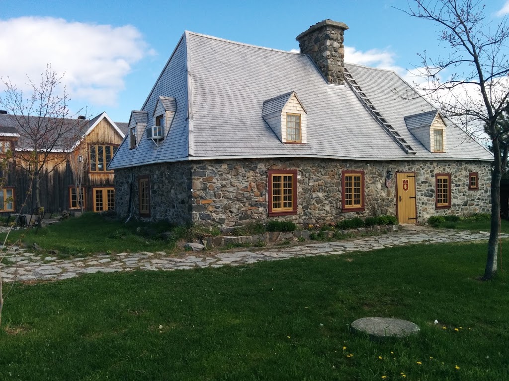 Auberge de Jeunesse le PTit Bonheur | 186 Côte Lafleur, Saint-Jean-de-lÎle-dOrléans, QC G0A 3W0, Canada | Phone: (418) 829-2588