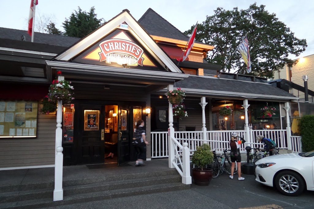 Christies Carriage House Pub | 1739 Fort St, Victoria, BC V8R 1J2, Canada | Phone: (250) 598-5333