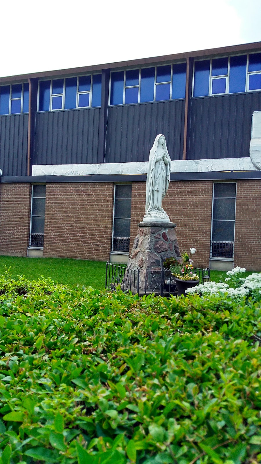 St. Bernard de Clairvaux Catholic Church | 1789 Lawrence Ave W, North York, ON M6L 1E3, Canada | Phone: (416) 241-6738