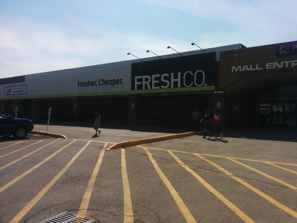 FreshCo Dufferin & Dupont | 1245 Dupont St, Toronto, ON M6H 2A6, Canada | Phone: (416) 537-2670