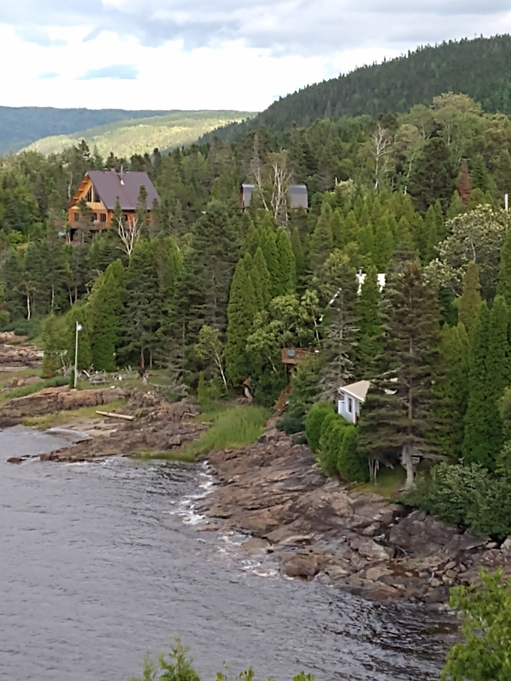 Auberge de la Rivière Saguenay | 9122 Chem. de la Batture, La Baie, QC G7B 3P6, Canada | Phone: (418) 697-0222