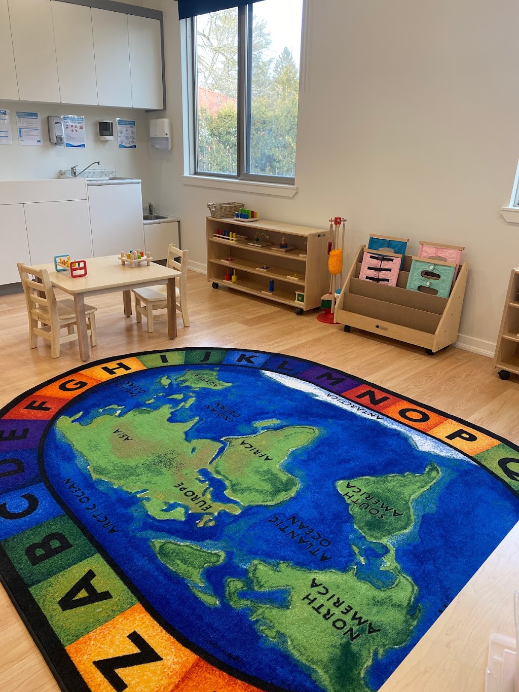 Golden Minds Montessori School | 355 Davis Dr, Newmarket, ON L3Y 2N6, Canada | Phone: (905) 836-0606