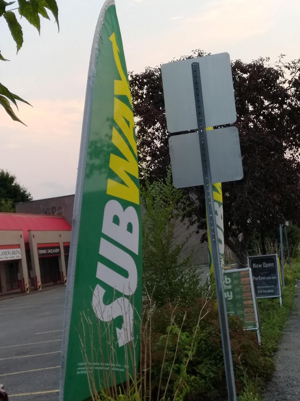 Subway | 911 Richmond Rd Unit H, Ottawa, ON K2A 0G8, Canada | Phone: (613) 728-1094