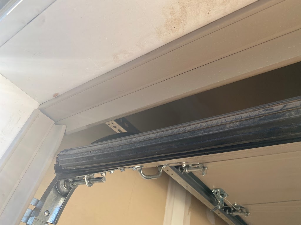 JB Garage Door Repair | 883 Upper Wentworth St #308, Hamilton, ON L9A 4Y6, Canada | Phone: (647) 977-0838