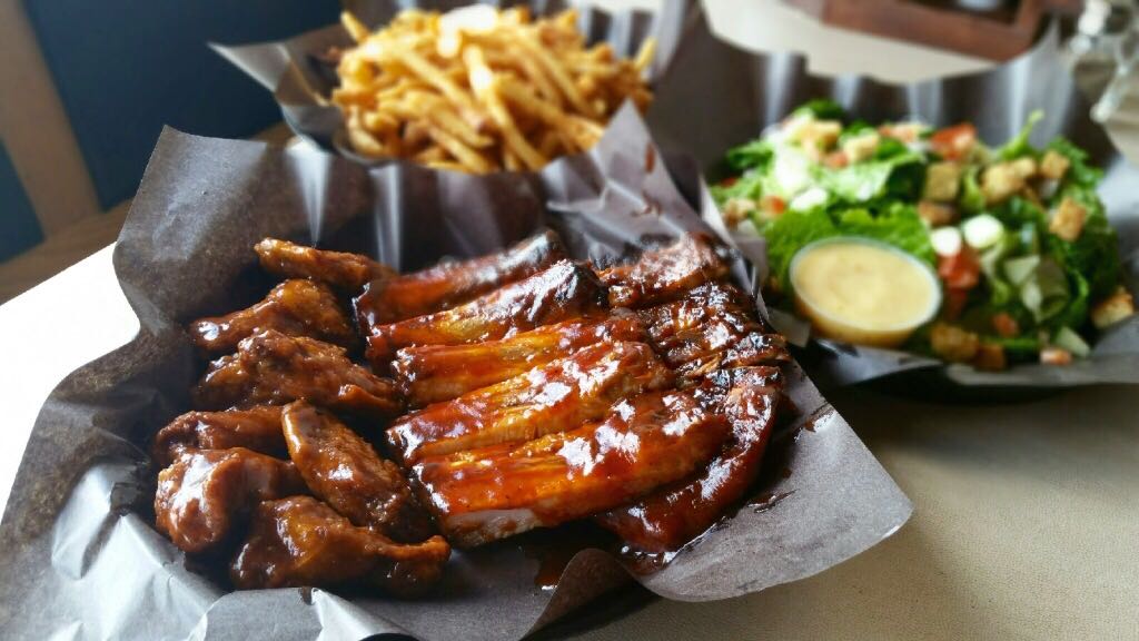 Memphis BBQ & Wicked Wings | 327 Bronte St S, Milton, ON L9T 4A4, Canada | Phone: (905) 864-7979