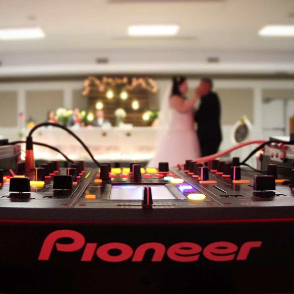 AK Productions DJ & Photo Booth Services | 709 Barclay Rd, London, ON N6K 1K4, Canada | Phone: (226) 919-7221