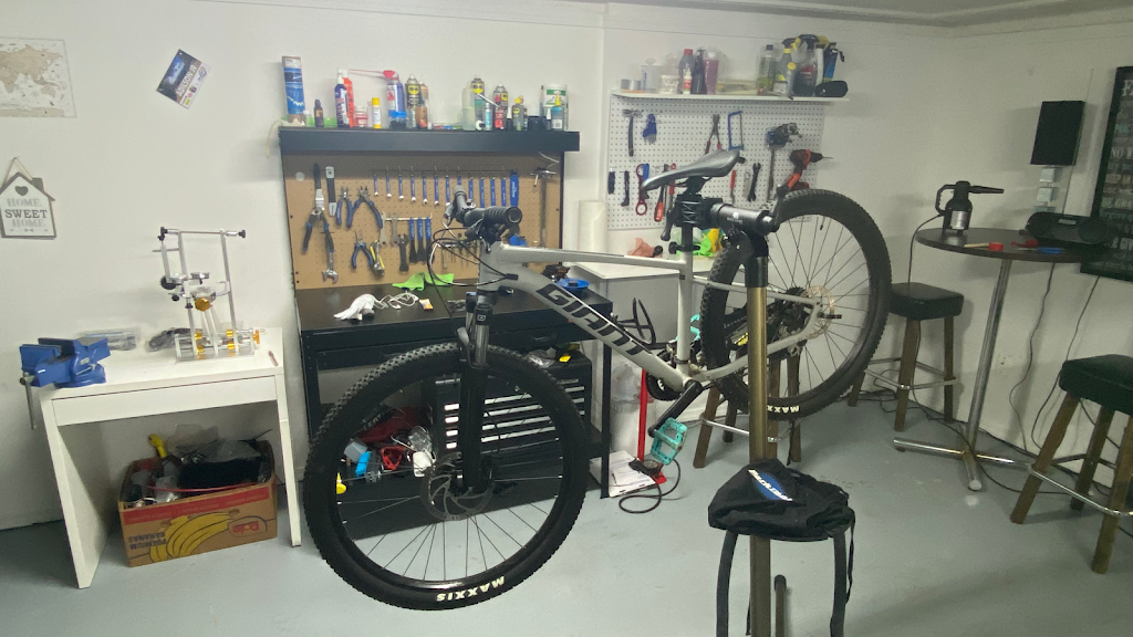 AJ Bike Repair | 203A Evergreen Dr, Port Moody, BC V3H 1S1, Canada | Phone: (778) 837-7203