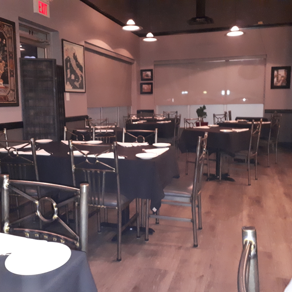 Alfredos Ristorante | 1 Church St, Keswick, ON L4P 3E9, Canada | Phone: (905) 476-3030