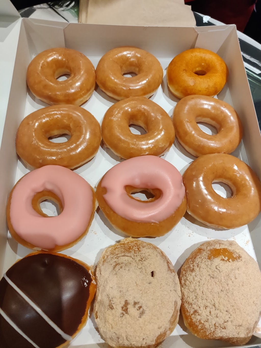 Krispy Kreme Doughnuts | 5920 Mavis Rd, Mississauga, ON L5V 2P5, Canada | Phone: (905) 826-2166