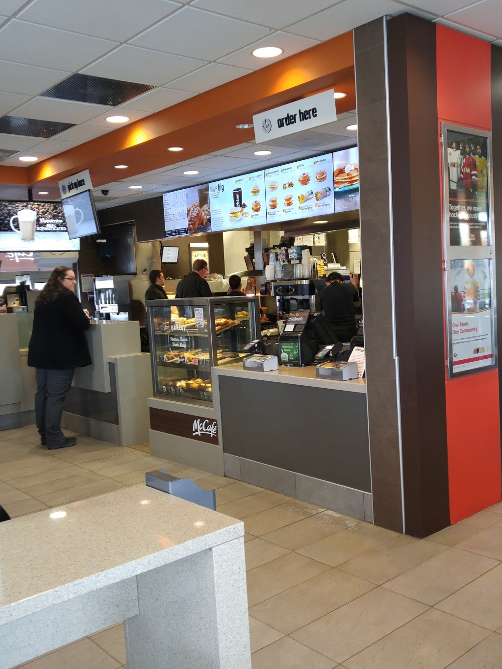 McDonalds | 1890 Innes Rd, Gloucester, ON K1B 3K5, Canada | Phone: (613) 741-9610