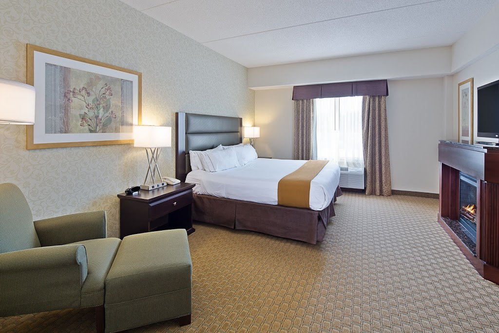 Holiday Inn Express & Suites Ottawa Airport | 2881 Gibford Dr, Ottawa, ON K1V 2L9, Canada | Phone: (613) 247-9500