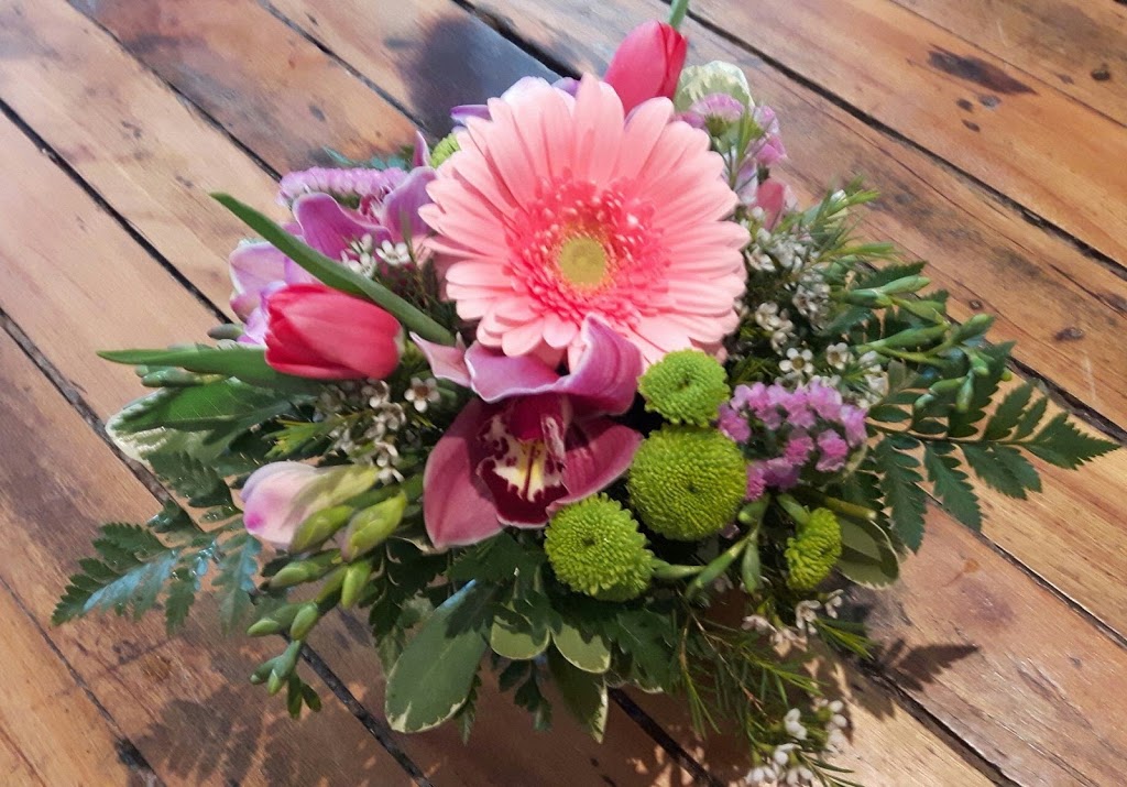 Bunches of Blooms Flower Studio | 2449 Crossland Rd, Phelpston, ON L0L 2K0, Canada | Phone: (705) 305-4359