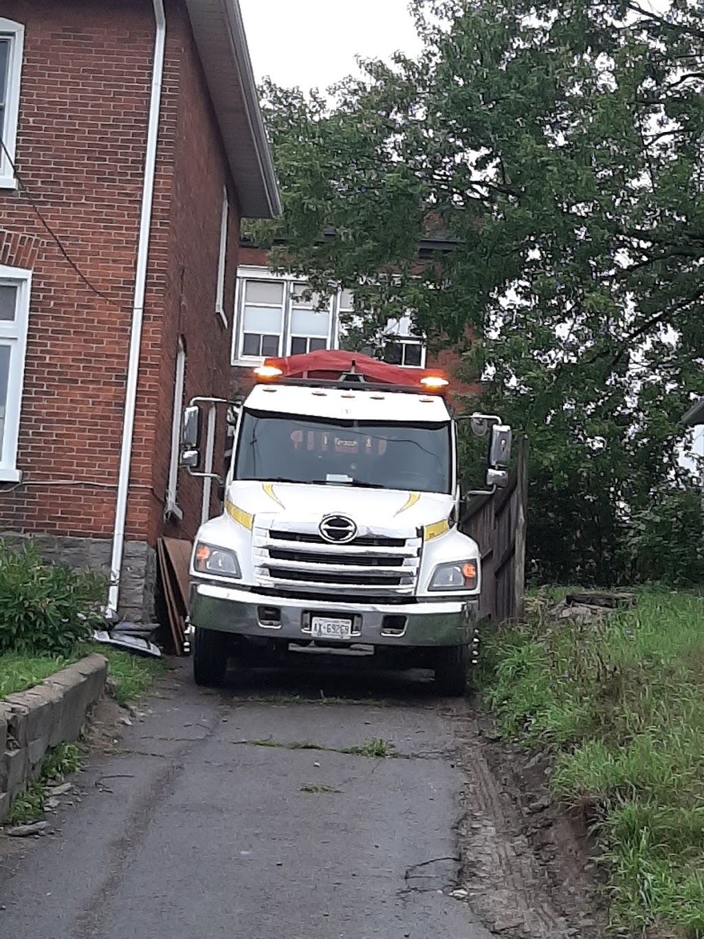 Load-N-Lift Disposal & Hauling | 28 Ferry St, Trenton, ON K8V 1S2, Canada | Phone: (613) 965-6616