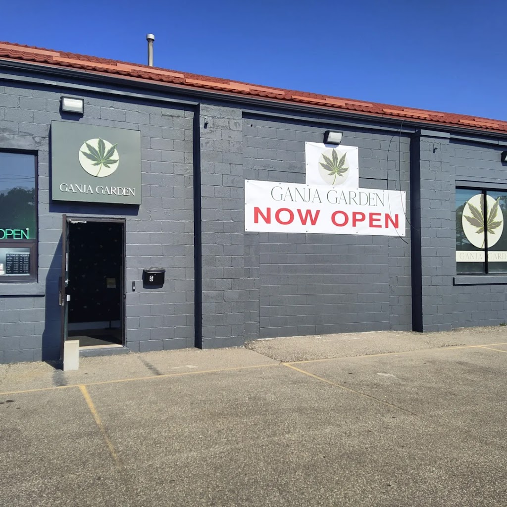 Ganja Garden Cannabis Store | 2399 Kingsway Dr Unit 5, Kitchener, ON N2C 1A5, Canada | Phone: (519) 894-3390