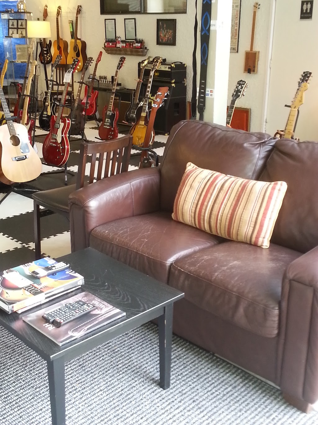 Guitar Garage /repairs /professional guitar instruction/sales | 24498 54 Ave, Langley City, BC V2Z 1H5, Canada | Phone: (604) 625-4222
