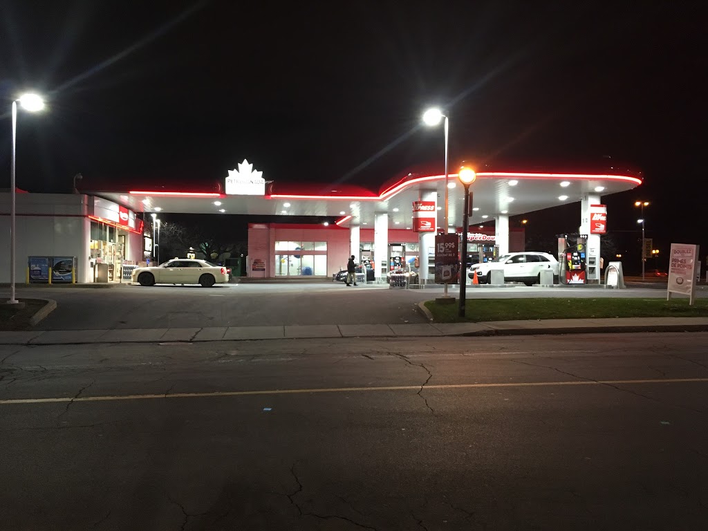 Petro-Canada et Lave-Auto | 7667 Boulevard Maurice-Duplessis, Montréal, QC H1E 5M9, Canada | Phone: (514) 643-1811