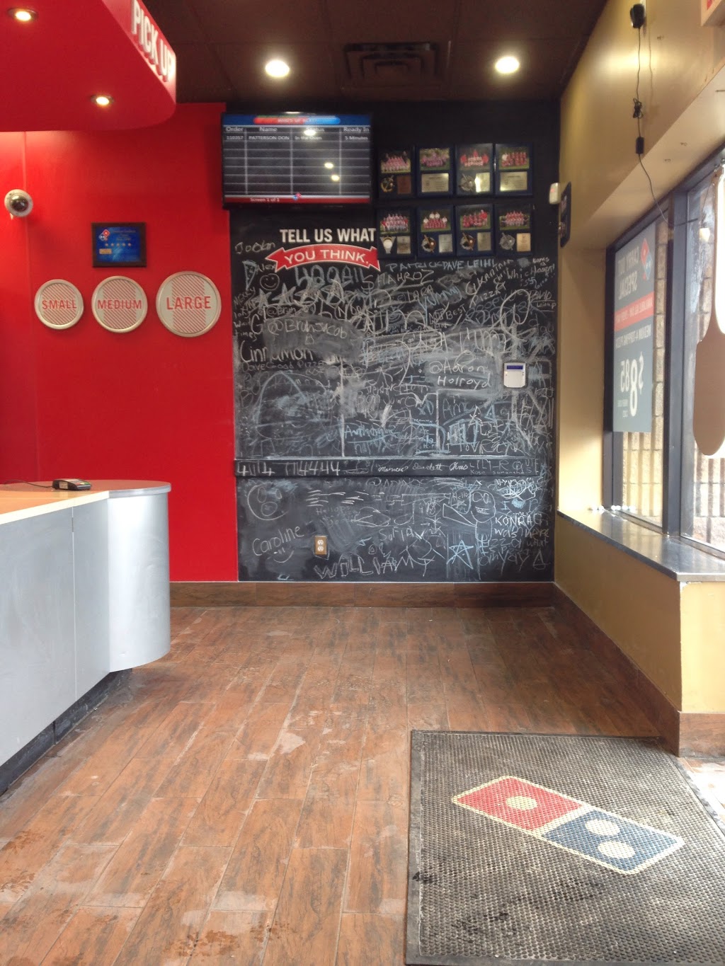 Dominos | 645 Lakeshore Rd E, Mississauga, ON L5G 1J5, Canada | Phone: (905) 891-7878