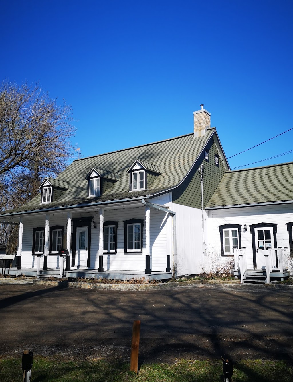 ONeill House | 3160 Bd Wilfrid-Hamel, Québec, QC G1P 2J1, Canada | Phone: (418) 877-3405