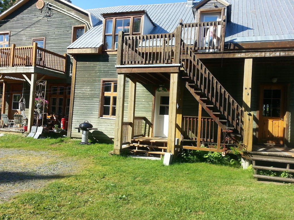 Gîte La Vieille École | 704 4e Av, Grandes-Piles, QC G0X 1H0, Canada | Phone: (819) 538-1211