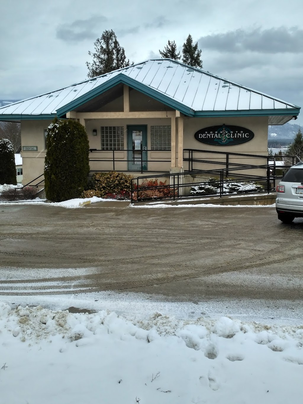 Sorrento Dental Clinic - Dr. Jonathan Low | 1223 Trans-Canada Hwy, Sorrento, BC V0E 2W0, Canada | Phone: (250) 675-4116